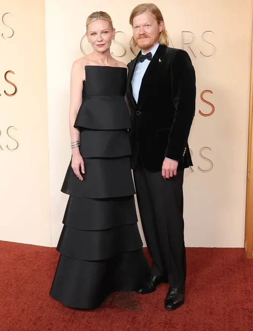 Кирстен Данст и Джесси Племонс на премии Кирстен Данст и Джесси Племонс на премии