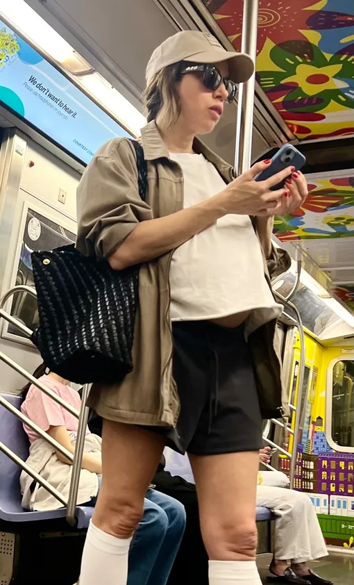 Обри Плаза в метро