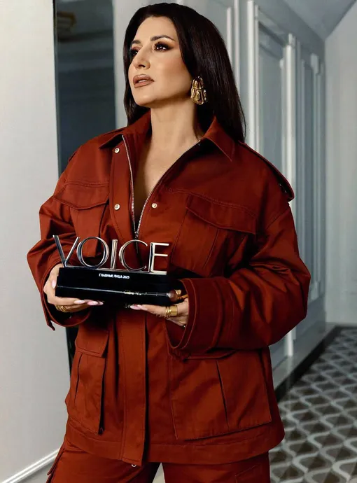 Жасмин является лауреатом премии VOICE «Главные лица» в категории «25 лет на сцене»