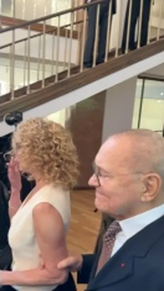 Нажми и смотри