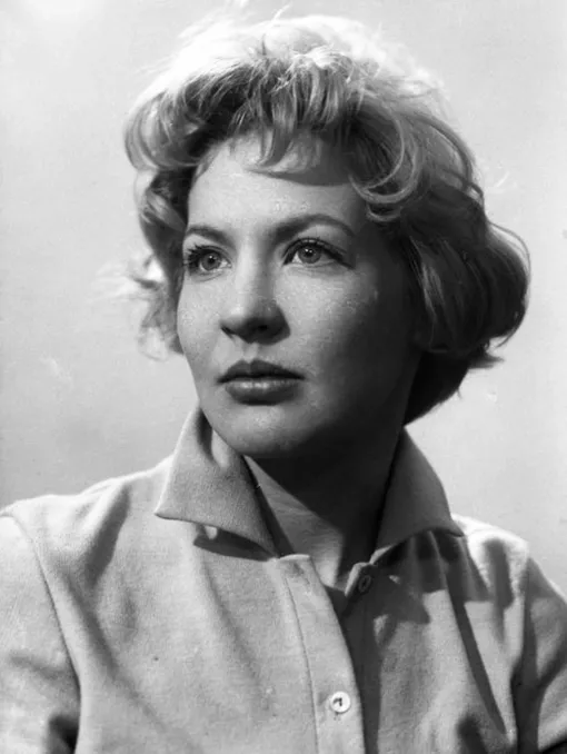 Елизавета Волгина сыграла на александринской сцене около 60 ролей Елизавета Волгина сыграла на александринской сцене около 60 ролей