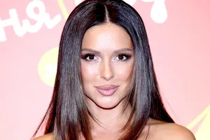 «Москва, встречай!»: Нюша из-за обстрелов вывезла дочь и сына из Дубая в Москву