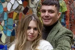 «Я забрала свидетельство о разводе»: Саша Артемова заявила, что любит Евгения Кузина лишь как отца ее ребенка «Я забрала свидетельство о разводе»: Саша Артемова заявила, что любит Евгения Кузина лишь как отца ее ребенка