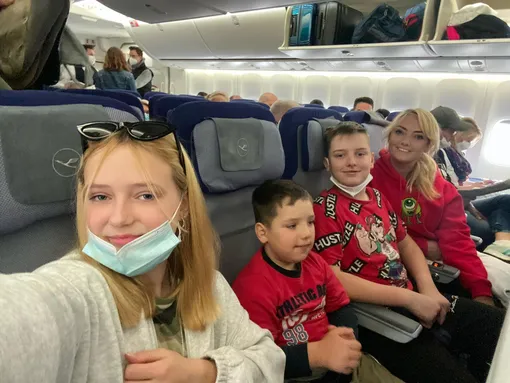 Светлана Малькова с детьми уехала в США Светлана Малькова с детьми уехала в США