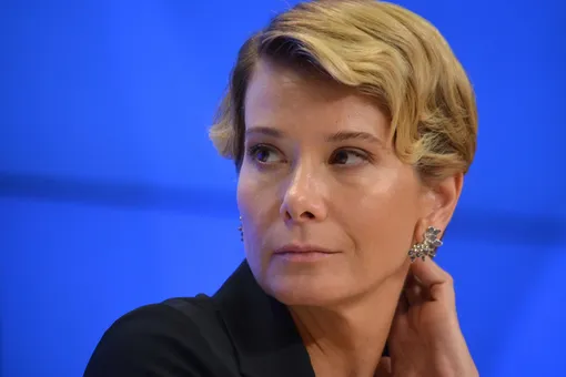 «Мы будем бороться до самого конца»: Юлия Высоцкая дала редкий комментарий о находящейся 12 лет в коме дочери