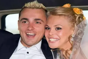 «Пришла в клинику, разделась, должны были начать операцию»: подробности смерти жены Сергея Аморалова раскрыли звезды «Пришла в клинику, разделась, должны были начать операцию»: подробности смерти жены Сергея Аморалова раскрыли звезды