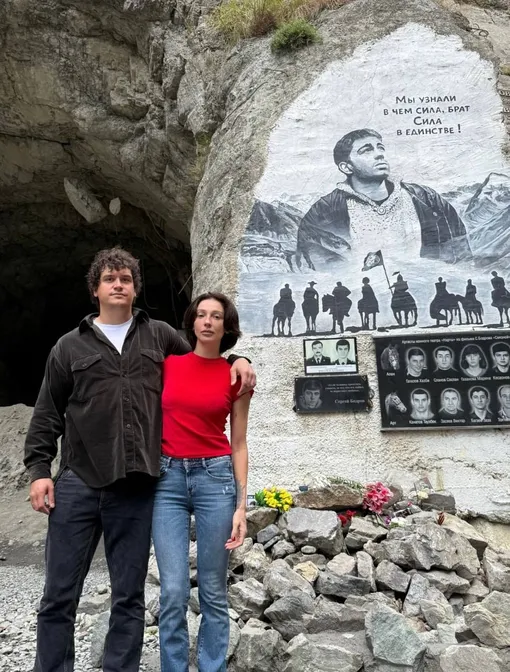 Филипп Бегак и Настя Ивлеева в Кармадонском ущелье Филипп Бегак и Настя Ивлеева в Кармадонском ущелье