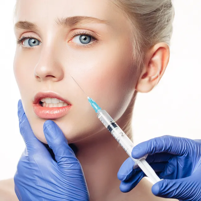 Попа или губы? 5 самых популярных пластических операций в России