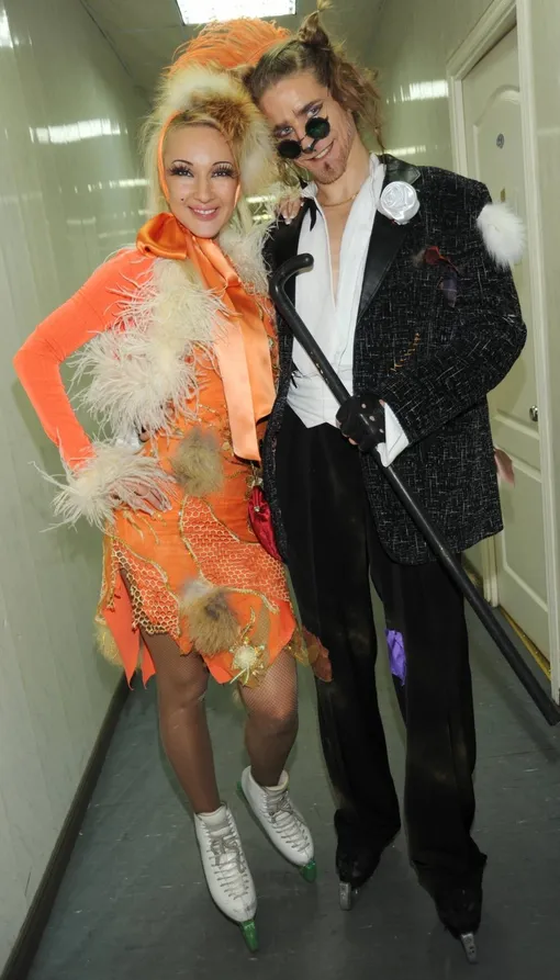 Лера Кудрявцева и Гвендаль Пейзера на шоу «Звездный лед». 21 декабря 2008 г. Лера Кудрявцева и Гвендаль Пейзера на шоу «Звездный лед». 21 декабря 2008 г.