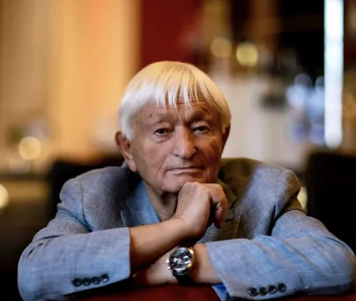 Леонид Агутин опубликовал фото отца в элегантном костюме