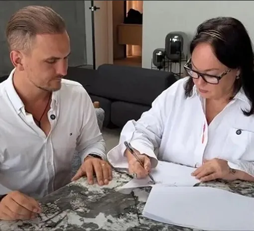 Сергей Домогацкий привлек к рекламе Ларису Гузееву