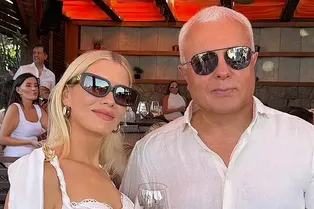 Елена Перминова объявила о расставании с отцом своих четверых детей Александром Лебедевым Елена Перминова объявила о расставании с отцом своих четверых детей Александром Лебедевым