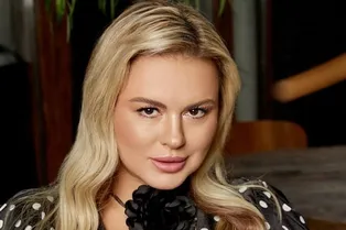 «Я серьезно заболела»: Анна Семенович раскрыла свой диагноз и экстренно вернулась из Адлера в Москву