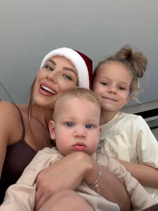 Лиана Шульгина с сыном и дочерью