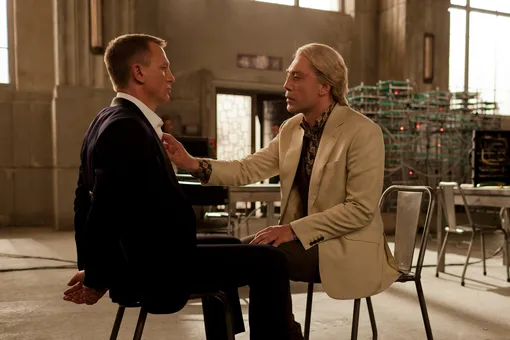 Дэниел Крейг и Хавьер Бардем в фильме «007: Координаты "Скайфолл"» Дэниел Крейг и Хавьер Бардем в фильме «007: Координаты "Скайфолл"»