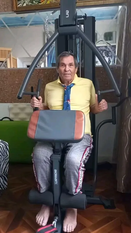 Бари Алибасов пожаловался на головные боли Бари Алибасов пожаловался на головные боли