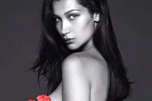 В стиле «ню»: Белла Хадид полностью разделась для фотосессии В стиле «ню»: Белла Хадид полностью разделась для фотосессии