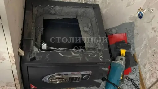 Бандит вскрыл сейф болгаркой