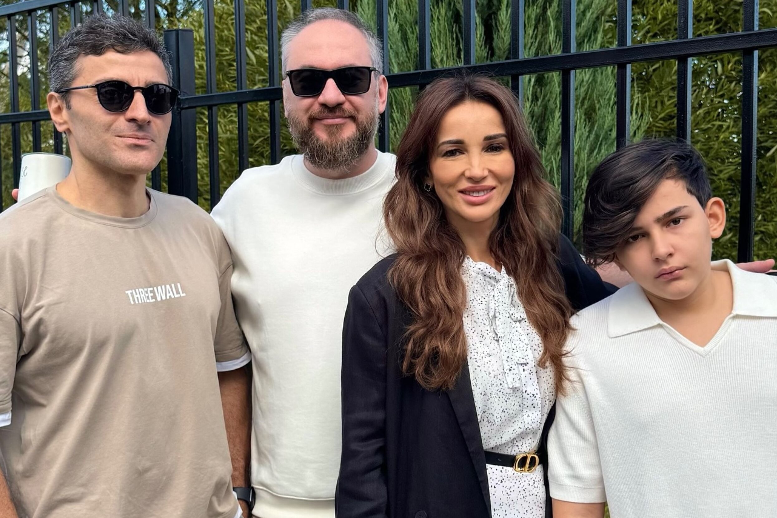 Anusni soradi va yalaydi