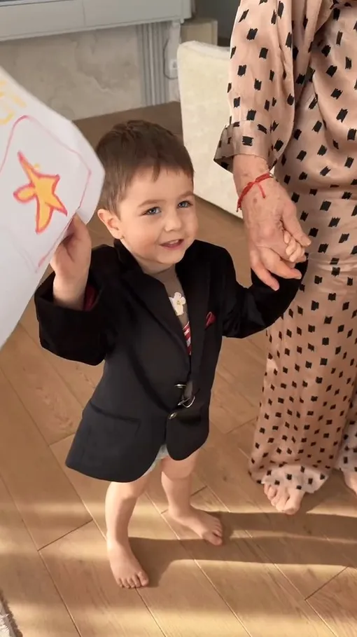 Микаэль поздравил папу