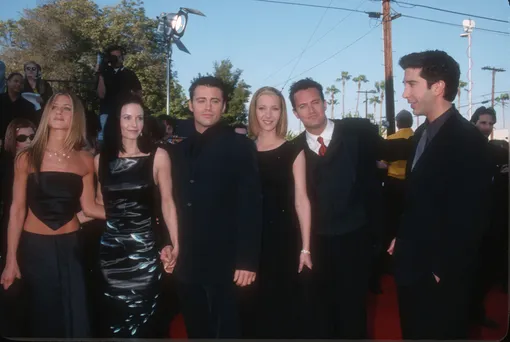 Дженнифер Энистон, Кортни Кокс, Мэтт Леблан, Лиза Кудроу, Мэттью Перри и Дэвид Швиммер в молодости