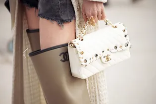 И пускает капает, капает с неба: 12 пар модных резиновых сапог