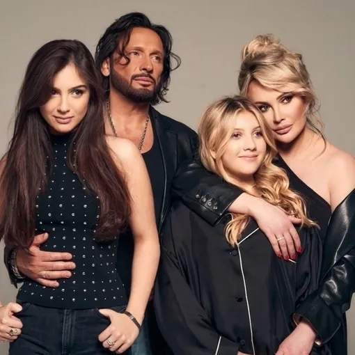 Стас и Инна Михайлова с дочерьми