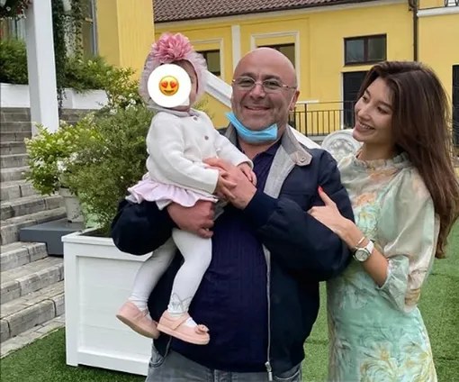 Михаил Хубутия и Юлия Ван с дочерью Михаил Хубутия и Юлия Ван с дочерью