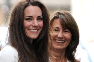 «Привлекательная женщина»: мама Кейт Миддлтон очаровала мужа Елизаветы II