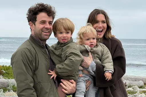 «Женщина сбила мою семью сзади»: Мэнди Мур пригрозила водителю «Женщина сбила мою семью сзади»: Мэнди Мур пригрозила водителю