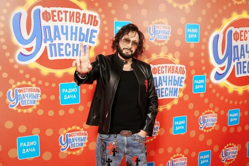 Стас Михайлов принимал поздравления от коллег в день своего 56-летия Стас Михайлов принимал поздравления от коллег в день своего 56-летия