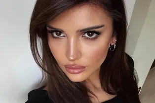 «Она весила больше 100 кг. Я смогла осуществить ее мечту»: Дина Саева показала маму до и после пластики