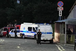 Взрыв у ресторана в центре Москвы: погибли женщина, охранник и гость свадьбы, ранен 21 человек — видео Взрыв у ресторана в центре Москвы: погибли женщина, охранник и гость свадьбы, ранен 21 человек — видео