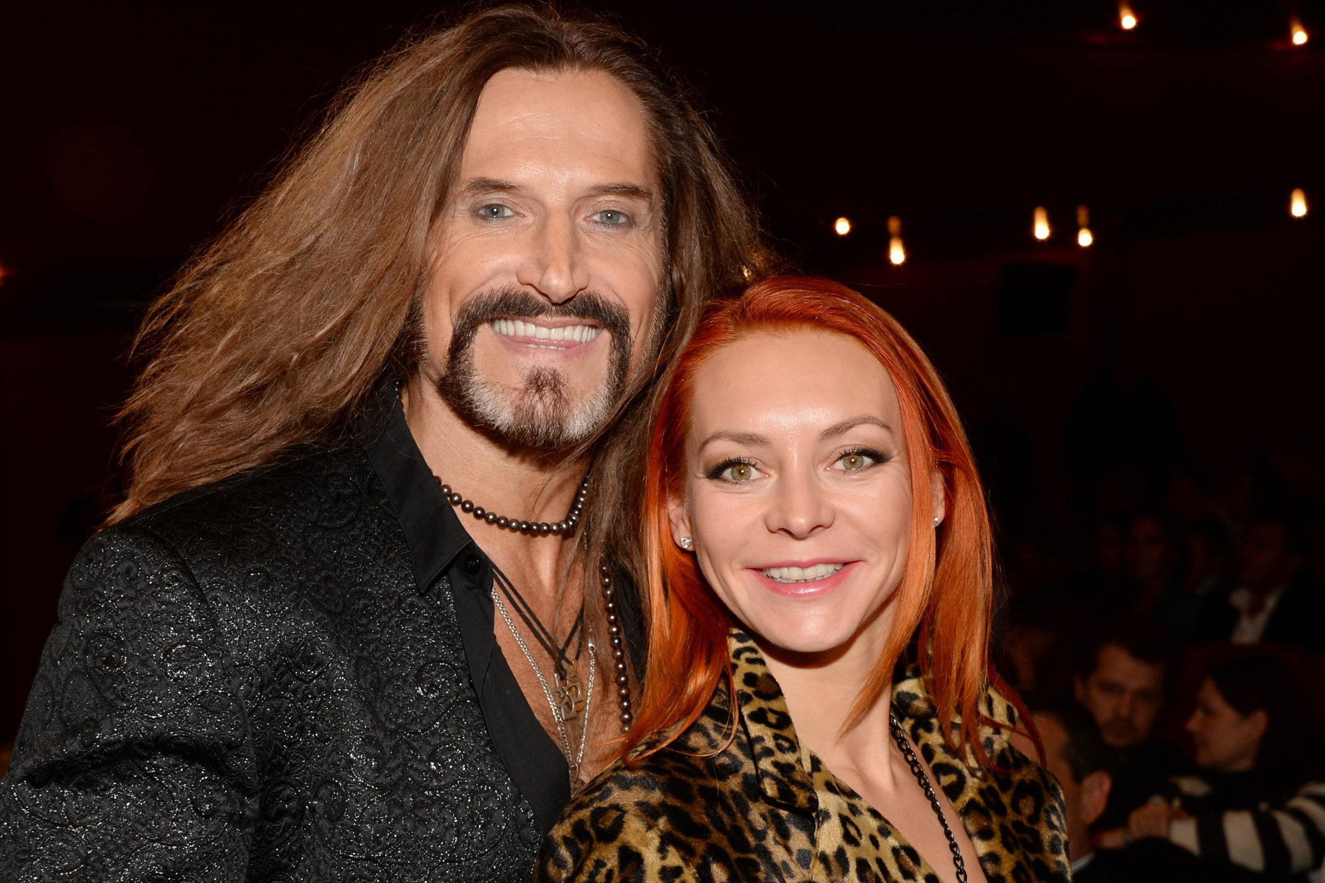 Никопольдік жалаңаш қыздар