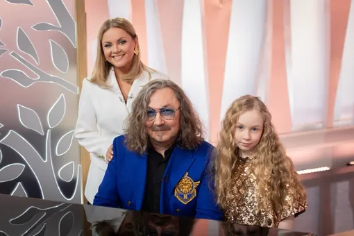 Юлия Проскурякова с мужем и дочерью Юлия Проскурякова с мужем и дочерью