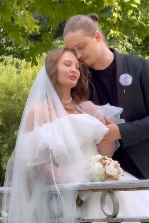 Архип Глушко счастлив с танцовщицей Мелиссой Фокс Архип Глушко счастлив с танцовщицей Мелиссой Фокс