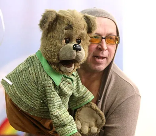 Игорь Каратов озвучивал Мишутку в программе «Спокойной ночи, малыши!»