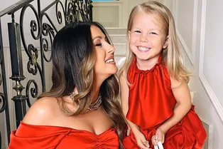 «Поцелуй в голый животик»: беременная Нюша показала трогательные фото с Симбой