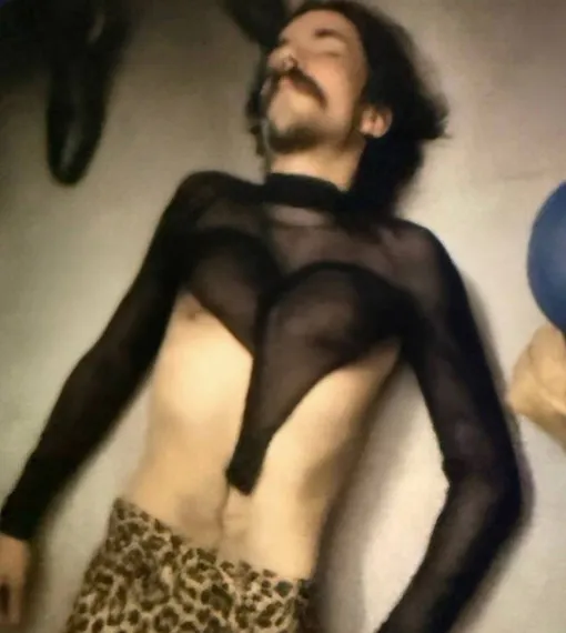 После совершения преступления Алексей Леонов надел леопардовые лосины и лег рядом с телом жертвы После совершения преступления Алексей Леонов надел леопардовые лосины и лег рядом с телом жертвы