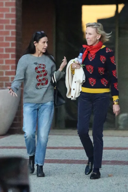 Деми Мур с подругой