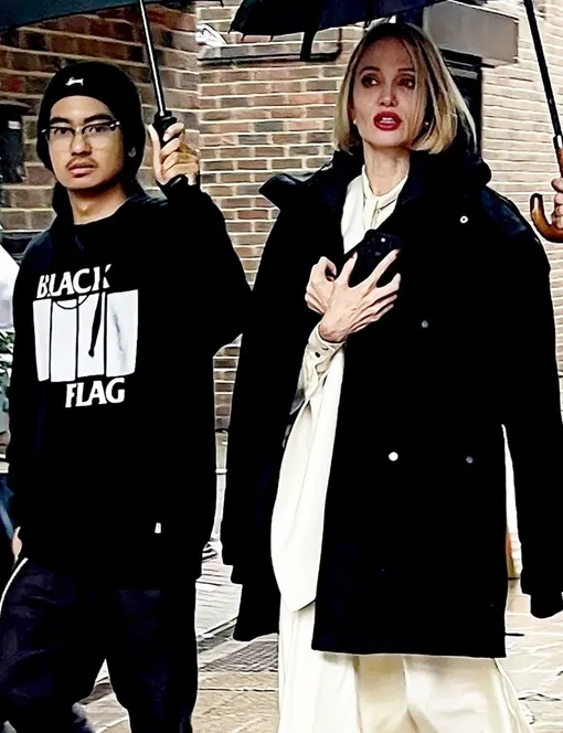 Мэддокс взял фамилию Анджелины Джоли