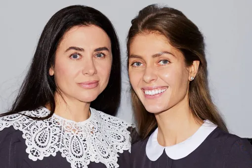 «Ребята с протезами плакали»: знаменитая модель без руки Вероника Левенец представила свою судьбу на сцене