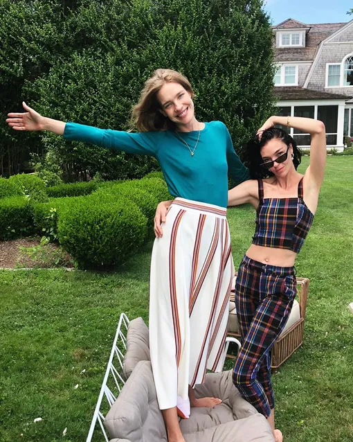 Модель провела выходные с подругой