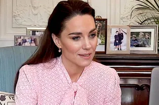 «Полюбила розовый цвет!»: Кейт Миддлтон с легким макияжем изумила британок «Полюбила розовый цвет!»: Кейт Миддлтон с легким макияжем изумила британок