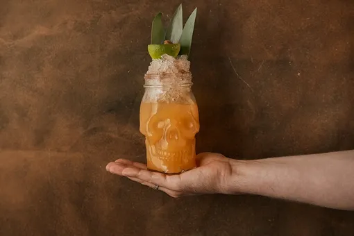 Зомби и кровавые Маргариты: мистическая вечеринка в рестобаре Masters&Margaritas Зомби и кровавые Маргариты: мистическая вечеринка в рестобаре Masters&Margaritas