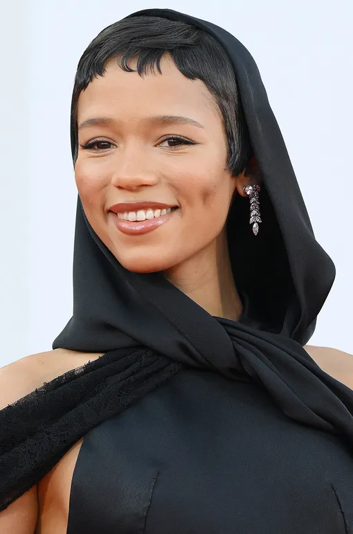 Тейлор Расселл выглядит очень свежо и мило с этой французской стрижкой