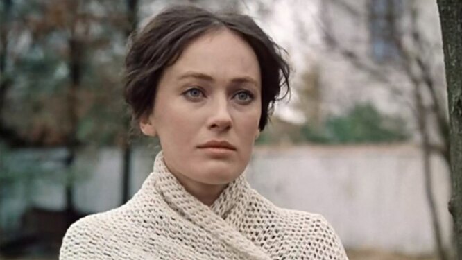 Larisa Guzeeva as Larisa Dmitrievna Ogudalova