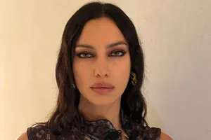 Ирина Шейк снялась в бикини и обнаженной на курорте Ирина Шейк снялась в бикини и обнаженной на курорте