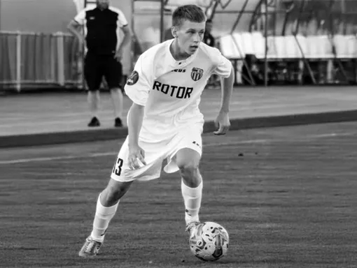 Максим Семенов умер в машине скорой помощи Максим Семенов умер в машине скорой помощи