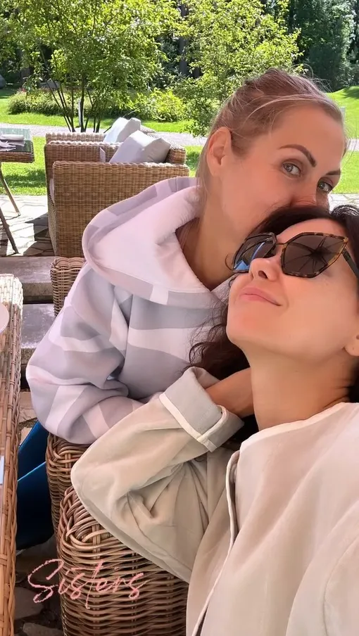 Екатерина Климова обнародовала редкие кадры с сестрой